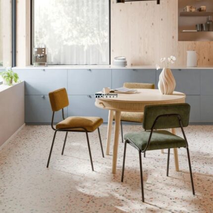 Light Wood Round Dining Table with Ribbed Edge